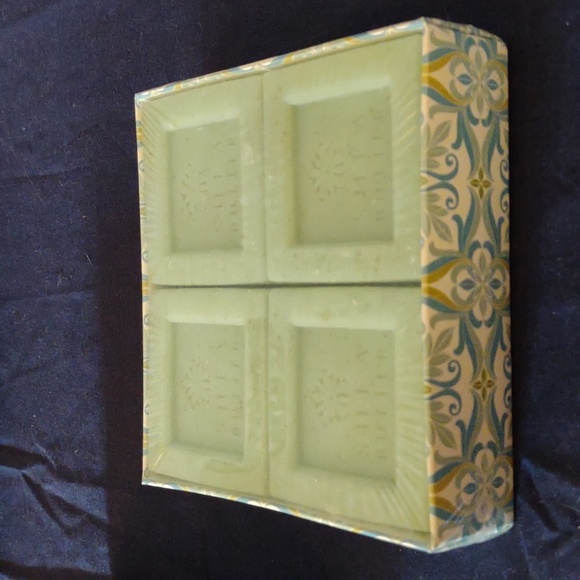 Sealed in Box Set of 4 Exfoliating Shea Butter Soaps - Picture 11 of 11